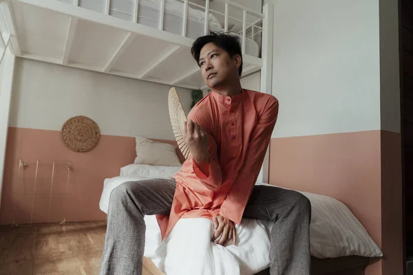 Ένα Πανέμορφο Ασιατικό Gay Straddle Στο Κρεβάτι Υπέροχη Στάση Του — Φωτογραφία Αρχείου