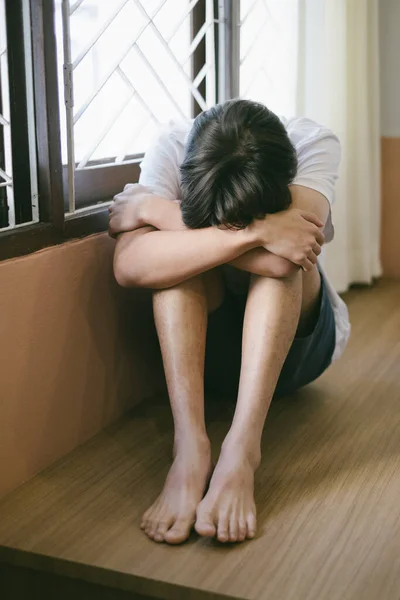 Guy Who Abandoned His World Going Ruin Fell Alone — Stock Photo, Image