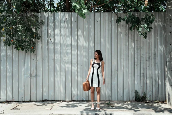 Asian Woman Standing Trees Carrying Brown Bag — Stock Photo, Image