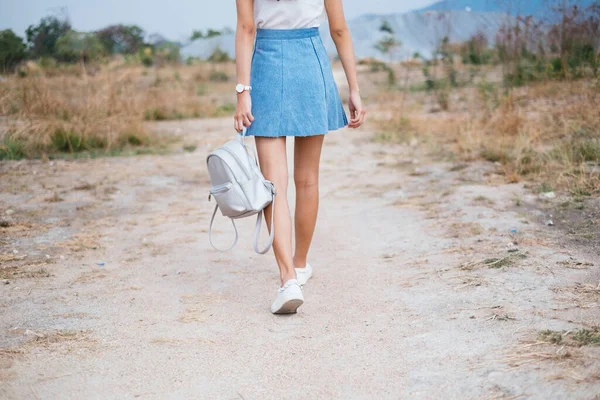 Girl Holding Backpack Walking Dirt Road — Stock Photo, Image