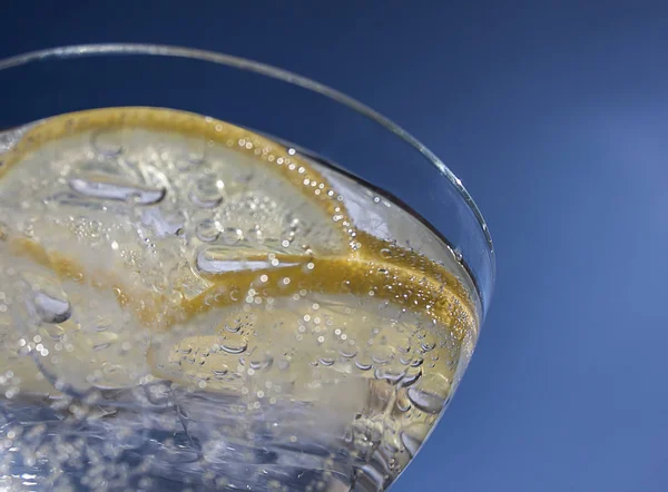 Ferahlatıcı limon içecek