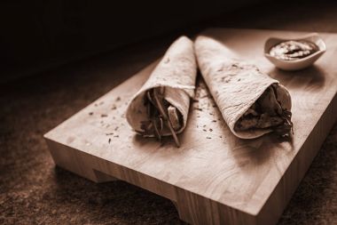 Et ve salata tamamladı