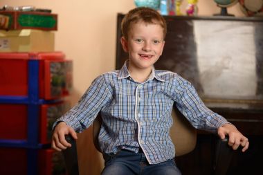 Farklı bir duygusal saplantılık ifade bir çocuk portresi