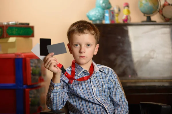 Retrato de un niño expresando un comportamiento emocional diferente — Foto de Stock