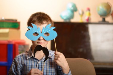 Farklı bir duygusal saplantılık ifade bir çocuk portresi