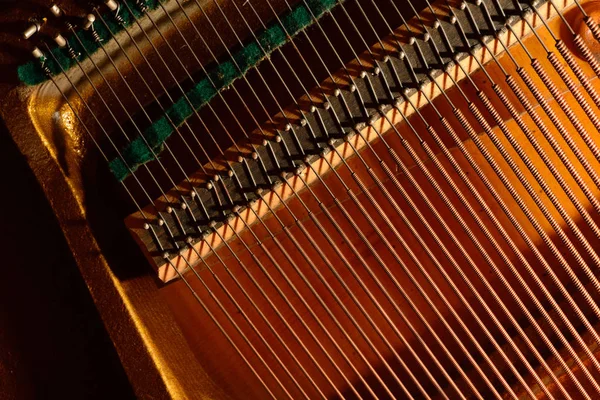 Cordas de piano som afinação musi — Fotografia de Stock