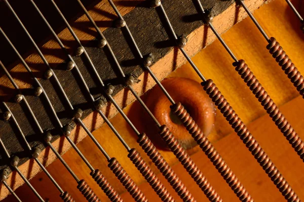 Cordas de piano som afinação musi — Fotografia de Stock