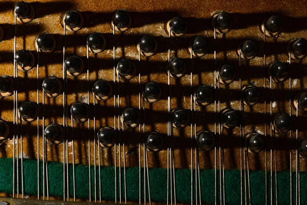 Cordas de piano som afinação musi — Fotografia de Stock