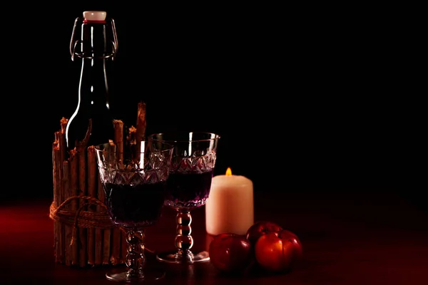 Wine bottle with a crystal glass standing on a table. Dark backg — Stock Photo, Image