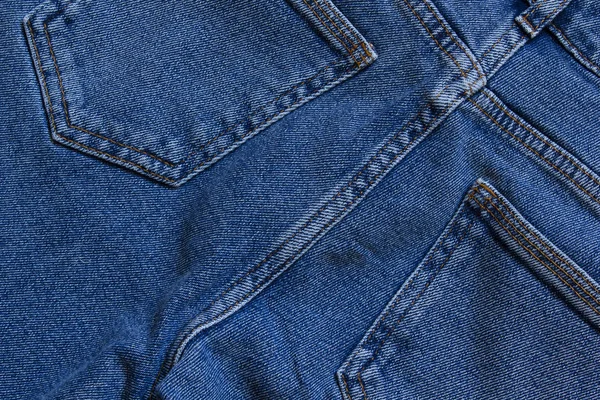 Deel van jeans met mooie reliëf stiksels, naad, stof textuur, close-up, kopieerruimte — Stockfoto