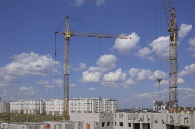 Kyiv Ukrayna - İşçilerle birlikte 19.06.2019 inşaat sahası.