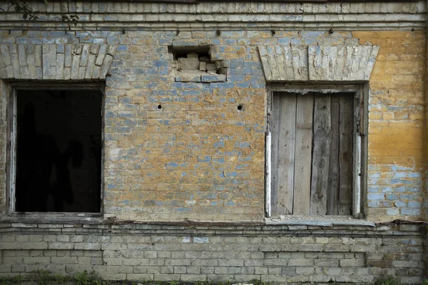 Part of abandoned building with two broken windows — Zdjęcie stockowe