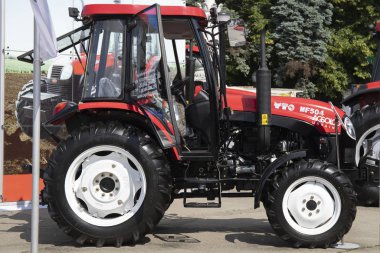 Kyiv Ukrayna 06.06.2019 - Sergide sunulan tarım makineleri ve ekipmanlar.