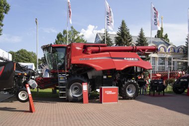Kyiv Ukrayna 06.06.2019 - Sergide sunulan tarım makineleri ve ekipmanlar.