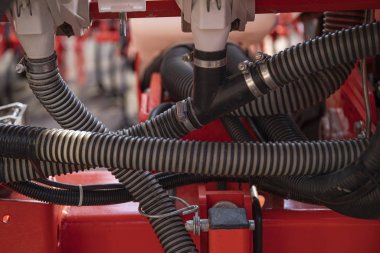 Boru hatları ve vanaların endüstriyel görüntüsü