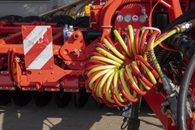 Boru hatları ve vanaların endüstriyel görüntüsü