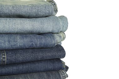 Beyazda izole edilmiş yeni bir kot yığını