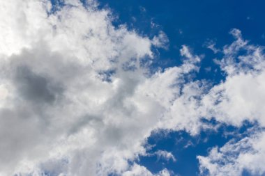 Gökyüzü bulutları, gökyüzü bulutlar ve güneş ışınlarıyla