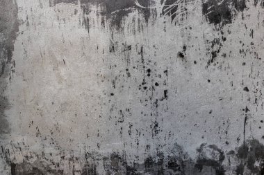 Lekeli, lekeli eski gri beton duvar dokusu, boya izleri, çizikler, arka plan pürüzü.