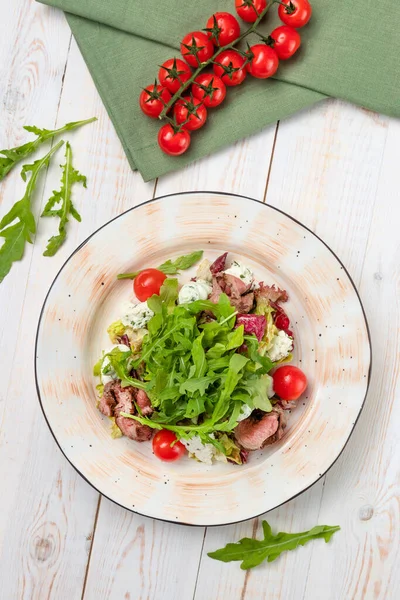 Salade Légumes Sains Avec Fromage Légumes Verts Viande Tomates Cerises — Photo