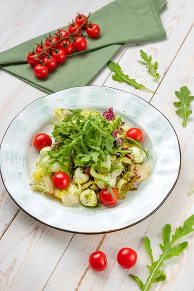 Salade Légumes Santé Fromage Tomates Cerises Menu Déjeuner Restaurant Gastronomique — Photo