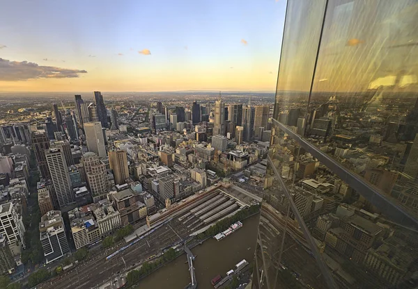 Небоскрёб Мельбурна сфотографирован с палубы — стоковое фото