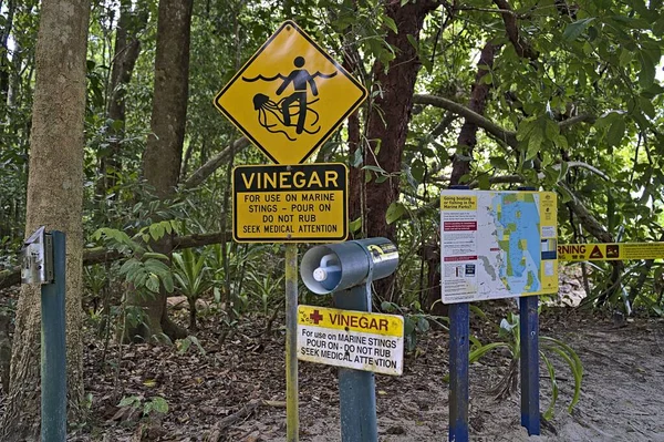 Stinger warning sign and advises near Cape Tribulation — Stock Photo, Image