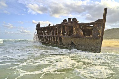 S.S. Maheno gemisi Frazer Adası 'nda enkaz halinde. Kasırga yüzünden yok oldu.
