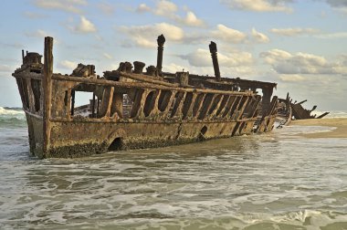 S.S. Maheno gemisi Frazer Adası 'nda enkaz halinde. Kasırga yüzünden yok oldu.