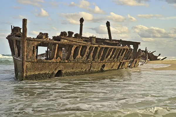 프레이저 섬에서 Maheno 함선입니다 사이클론때문에 파괴되었습니다 — 스톡 사진