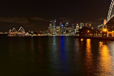 Milsons Point 'ten Sydney Opera Binası' na.