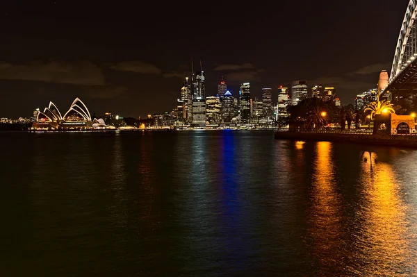 Sydney Opera House at night from Milsons Point — Stock Photo, Image