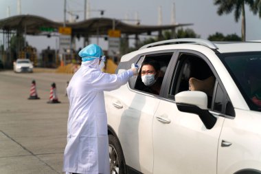 Otoyoldaki Coronavirus kontrol merkezi..