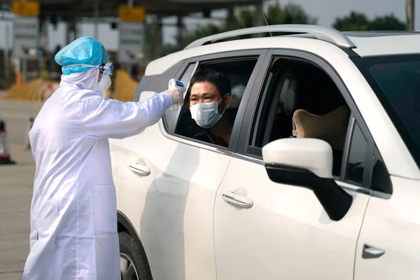 Otoyoldaki Coronavirus kontrol merkezi..