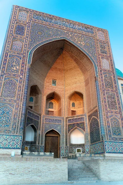 Der Haupteingang Und Das Tor Der Mir Arab Madrasasi Buchara — Stockfoto