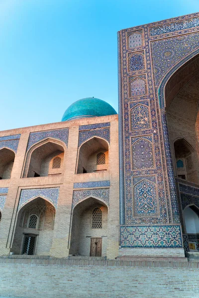 Pintu Masuk Dan Gerbang Madrasah Arab Mir Bukhara — Stok Foto