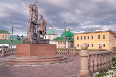 Cheboksary / Rusya -03.05.20: Azizler Anıtı Murom 'lu Peter ve Fevronia. Çeviri: Murom 'lu Aziz Peter ve Fevronia' ya