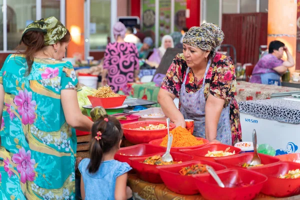 Khujand Tadżykistan 2020 Widok Wewnątrz Starego Sowieckiego Bazaru Historycznego Panjshanbe — Zdjęcie stockowe