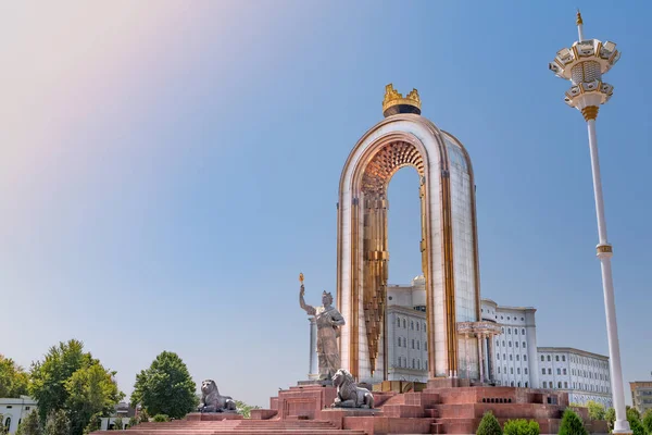 Det Centrala Torget Tadzjikistans Huvudstad Dushanbe Statyn Nationalhjälte Sökresultatwebb Resultatismoil — Stockfoto