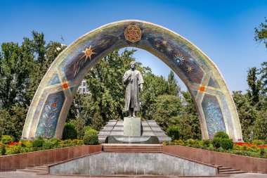 Rudaki Anıtı Dushanbe 'deki Rudaki Parkı' nda.