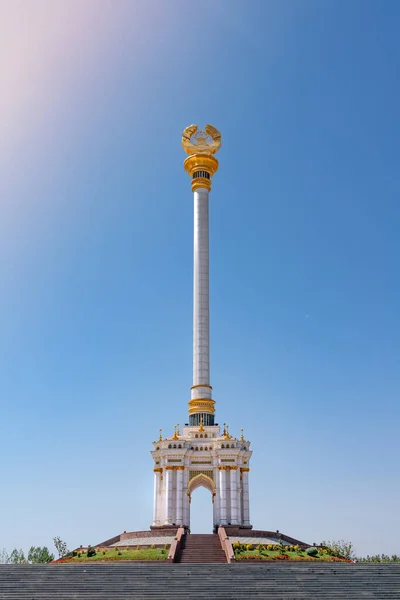 타지키스탄 두샨베에 기념비 — 스톡 사진