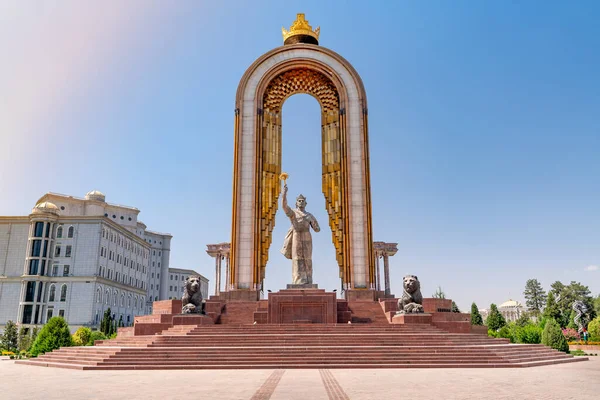 Piazza Centrale Nella Capitale Del Tagikistan Dushanbe Statua Dell Eroe — Foto Stock