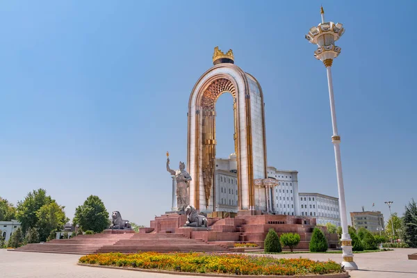 Tacikistan Merkezi Meydanı Dushanbe Ulusal Kahramanın Heykeli Arama Sonuçları Web — Stok fotoğraf