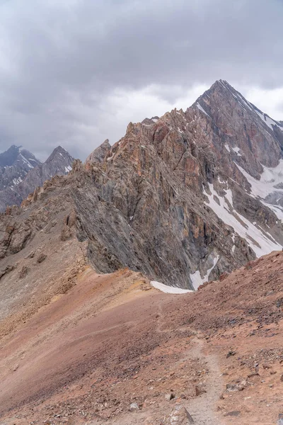 Tacikistan Daki Fann Dağlarında Zmeya Zirvesine Yakın Mavi Gökyüzü Kar — Stok fotoğraf