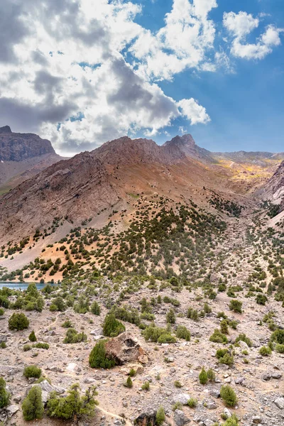 Hermosa Carretera Senderismo Montaña Con Cielo Azul Claro Colinas Rocosas — Foto de Stock