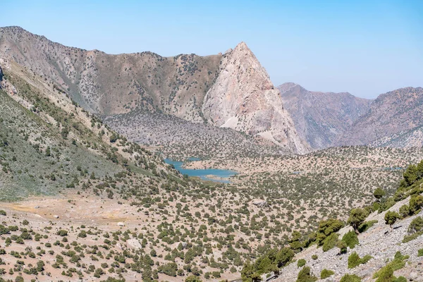 Hermosa Carretera Senderismo Montaña Con Cielo Azul Claro Colinas Rocosas — Foto de Stock