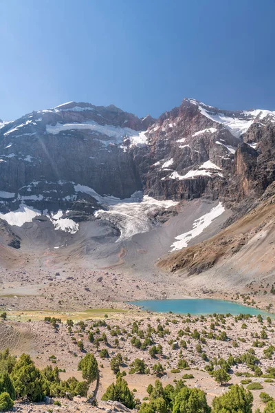 Hermosa Carretera Senderismo Montaña Con Cielo Azul Claro Colinas Rocosas — Foto de Stock