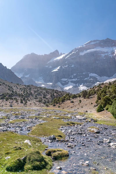 Belle Route Trekking Montagne Avec Ciel Bleu Clair Collines Rocheuses — Photo