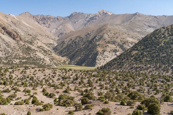 Hermosa Carretera Senderismo Montaña Con Cielo Azul Claro Colinas Rocosas — Foto de Stock