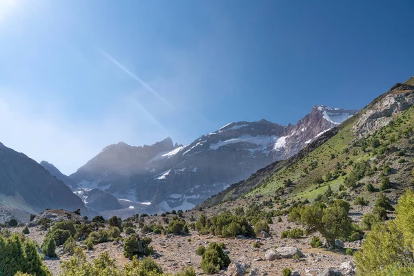 Hermosa Carretera Senderismo Montaña Con Cielo Azul Claro Colinas Rocosas — Foto de Stock